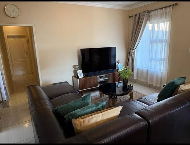 3 BEDROOM HOUSE FOR SALE IN SUMMERFIELDS ESTATE